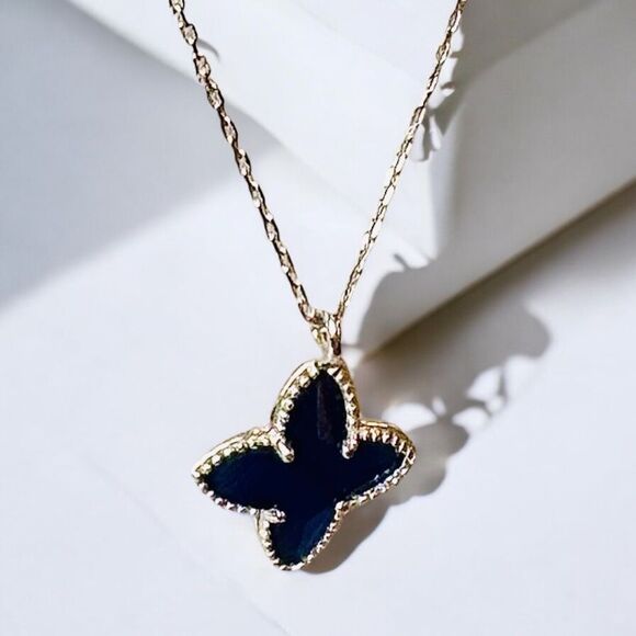 Clover Pendant Necklace with Synthetic Sapphire in Authentic 925‎ Italian Silver - Picture 1 of 8